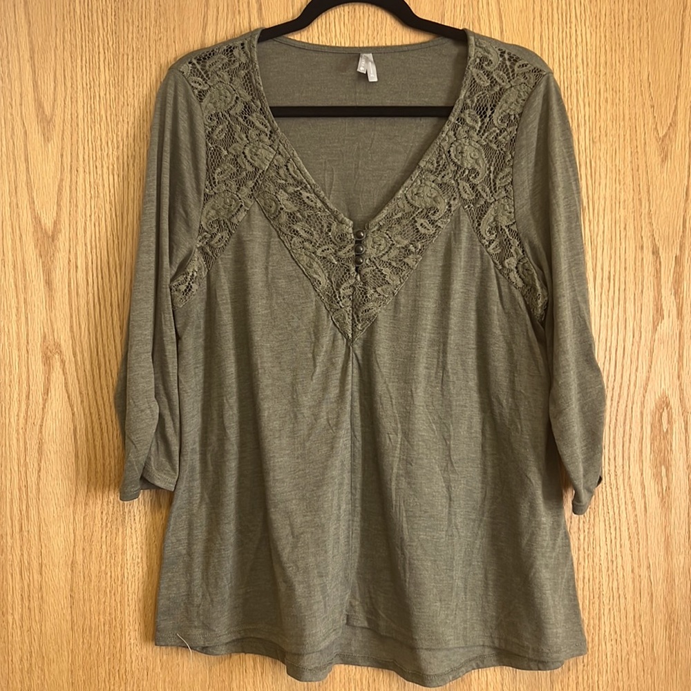 Vanity 3/4 sleeve hunter green shirt with lace detail.